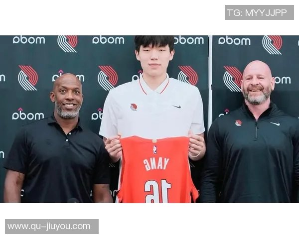 比卢普斯称赞杨瀚森篮板表现强调球队需加强篮下防守力度