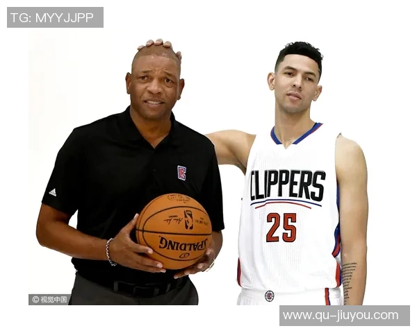 卢顿主场悬挂新帅威尔希尔老球衣彰显青训情怀